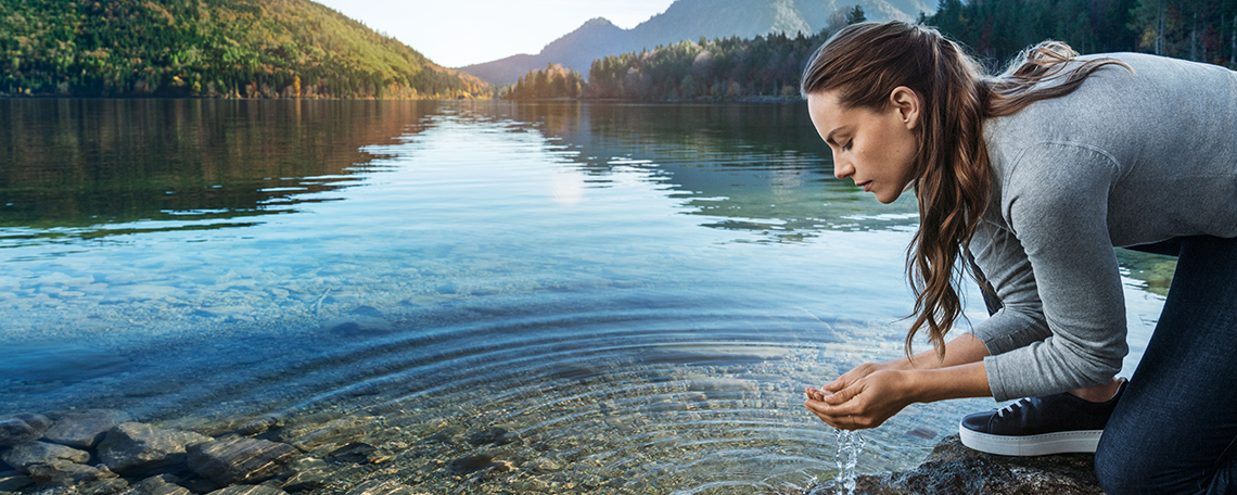 Frau am See
